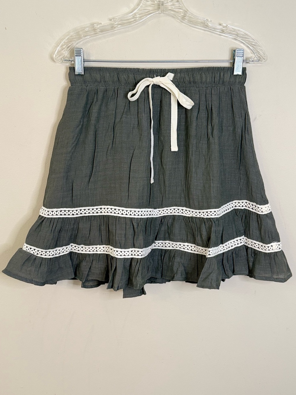 Umgee boho gray ruffled mini skirt white lace SZ SM
